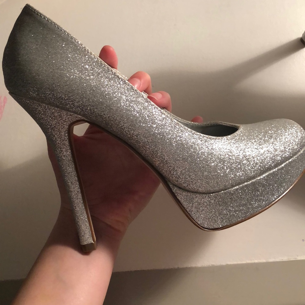 Heels - Picture 2 of 3